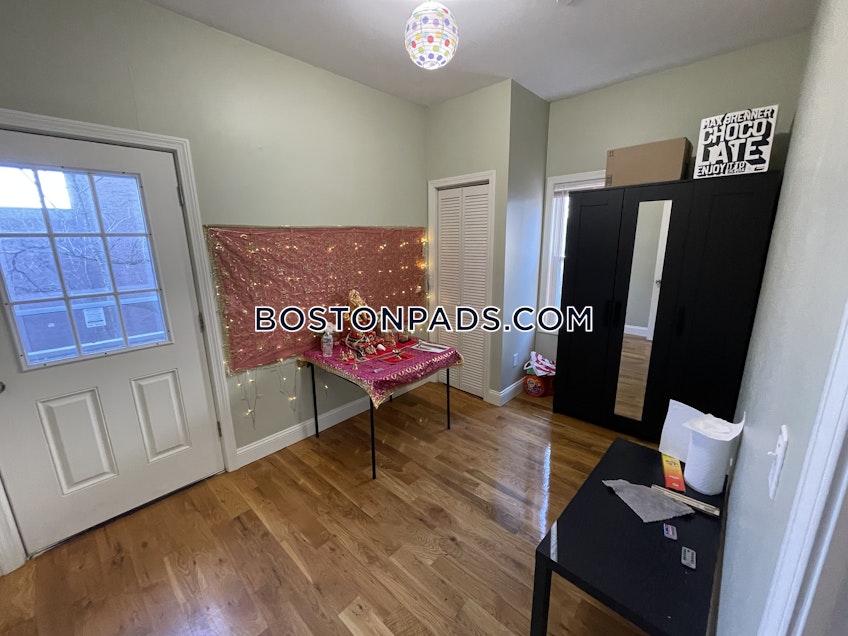 Boston - $5,350 /month