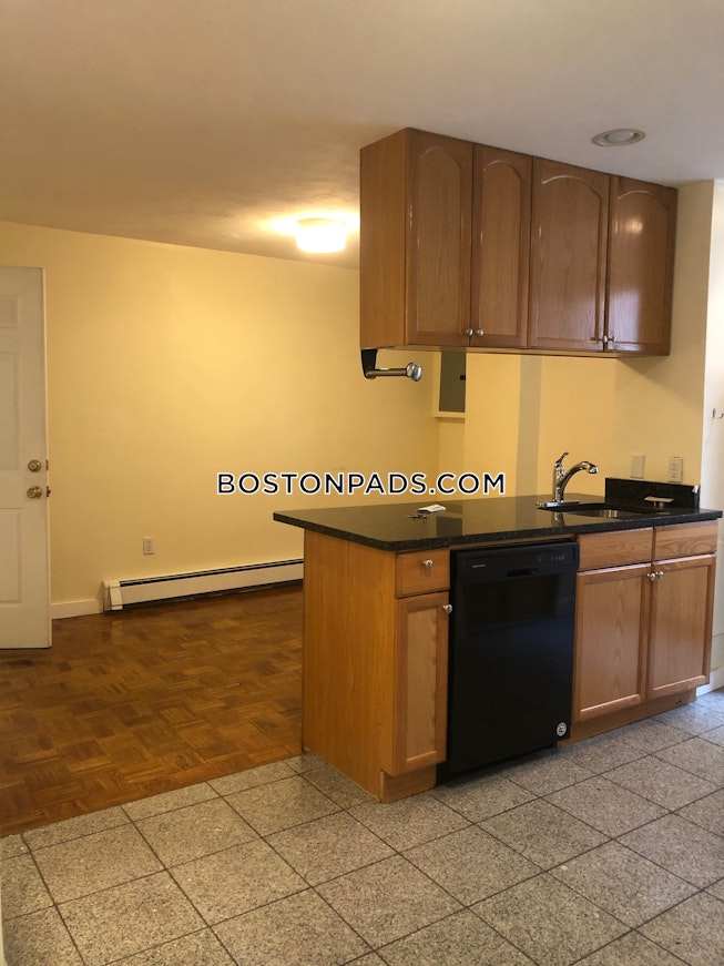 Boston - $3,300 /mo