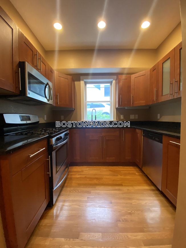 Brookline - $4,600 /mo