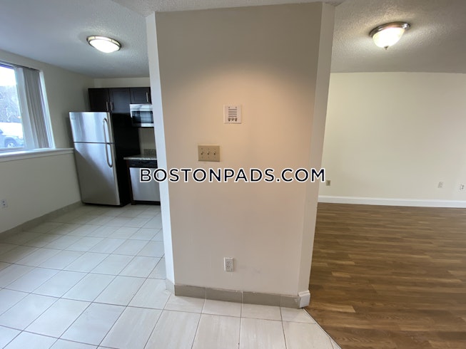 Boston - $3,100 /mo