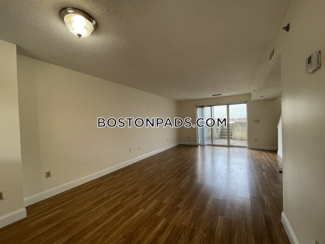 Boston - $3,100 /mo