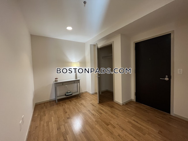 Boston - $3,240 /mo