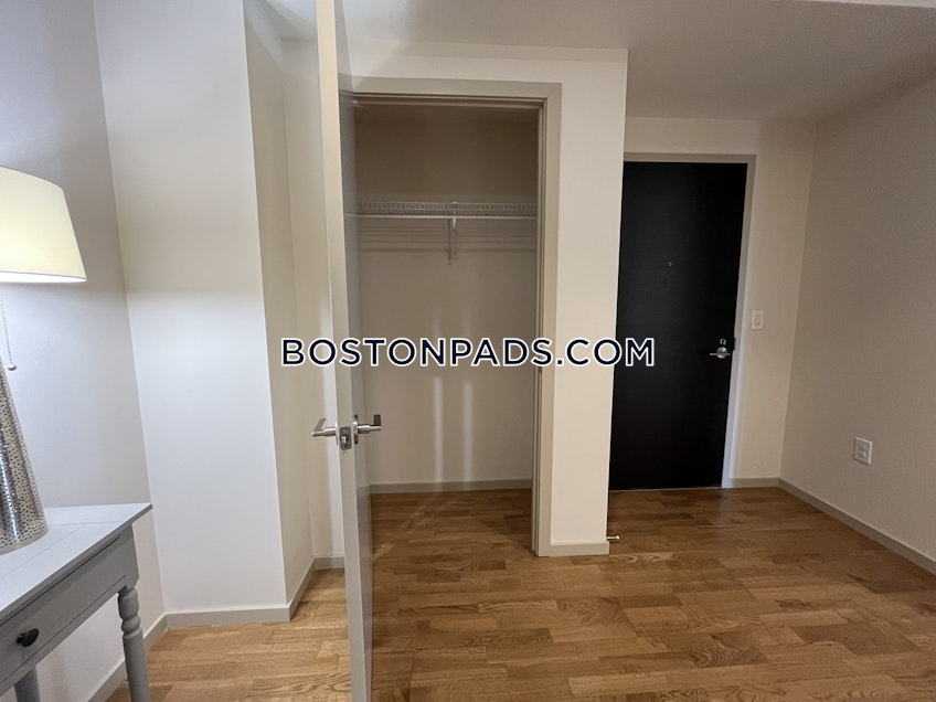 Boston - $3,370 /month
