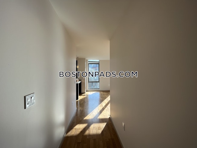 Boston - $3,240 /mo