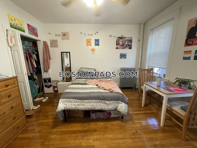 Boston - $2,400 /mo