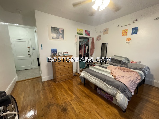 Boston - $2,400 /mo