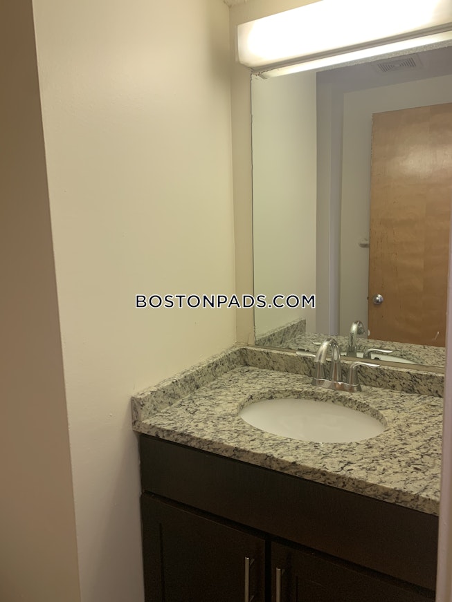 Boston - $3,100 /mo