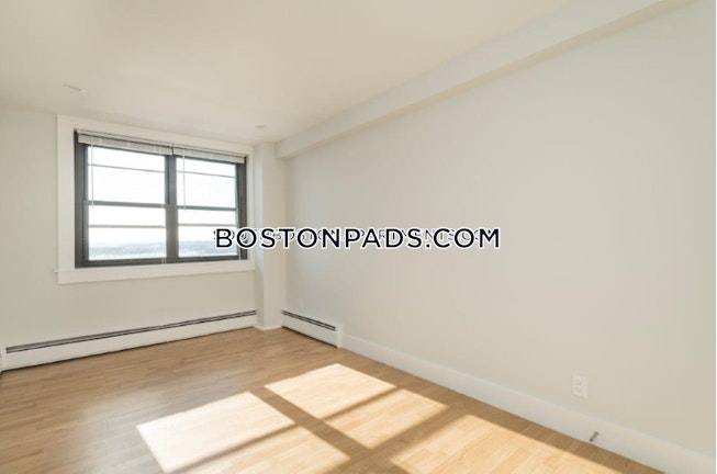 Boston - $3,325 /mo