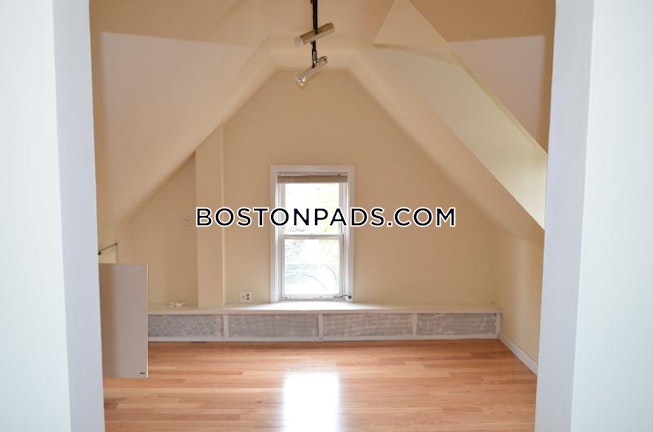 Boston - $2,900 /mo