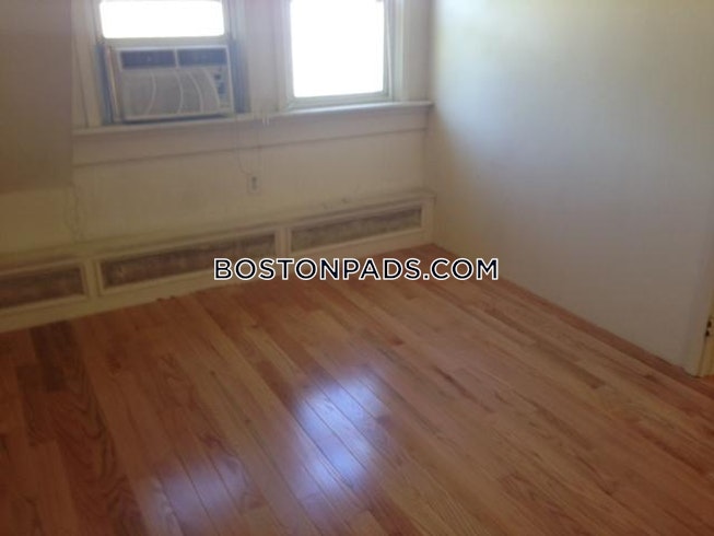 Boston - $2,900 /mo