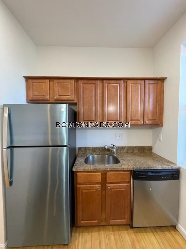 Boston - $3,300 /mo