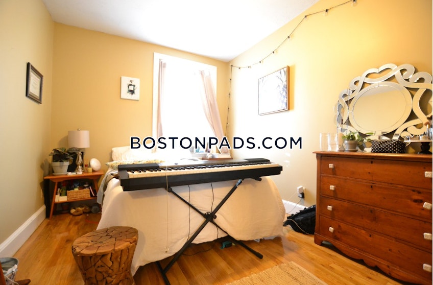 Boston - $4,640 /month