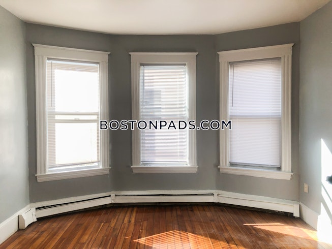 Boston - $2,400 /mo