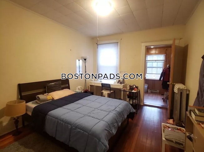 Boston - $4,200 /mo