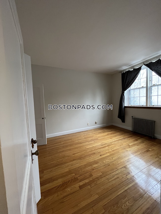 Boston - $2,200 /mo