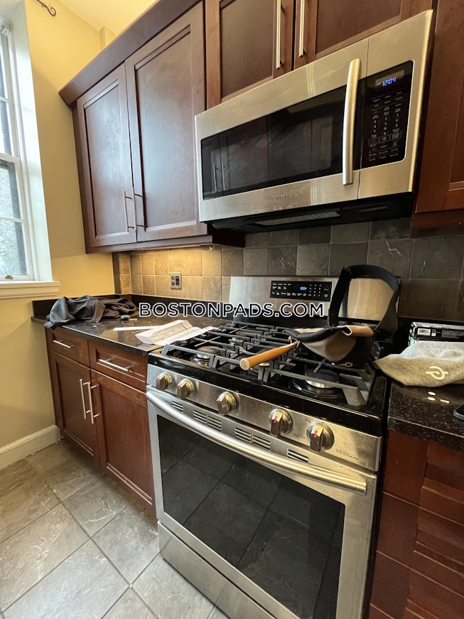 Boston - $2,200 /mo