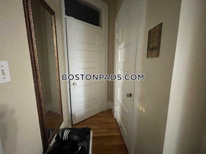 Boston - $2,300 /month