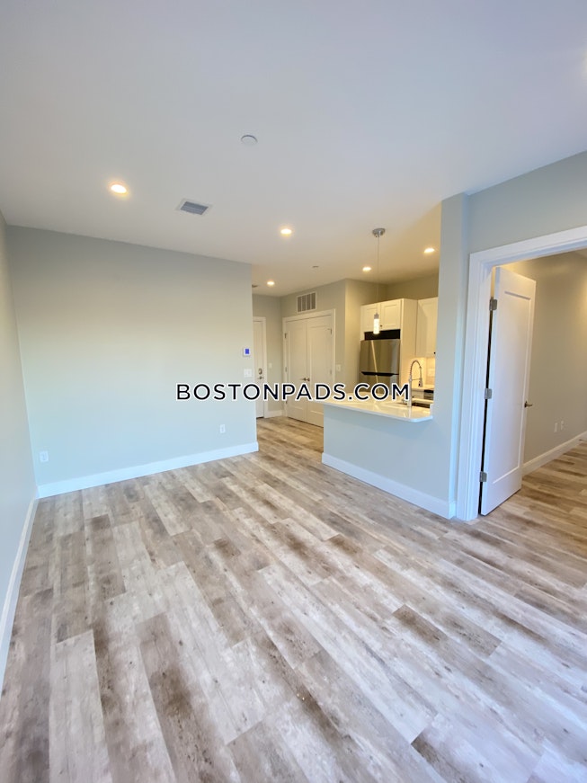 Boston - $2,700 /mo