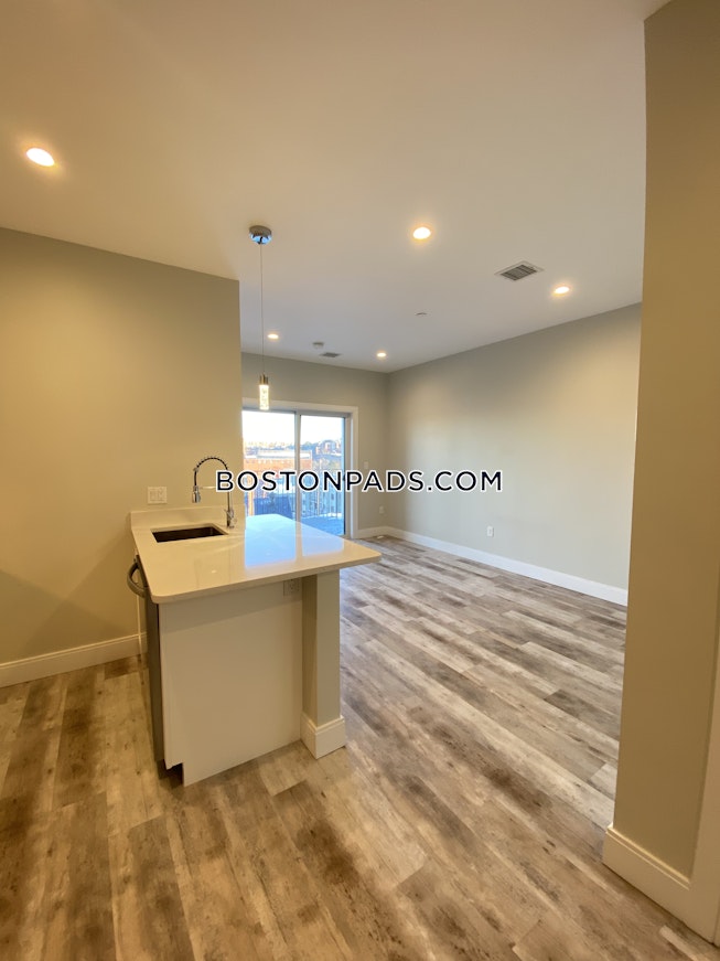 Boston - $2,700 /mo