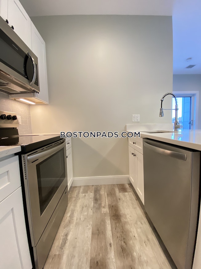 Boston - $2,700 /mo