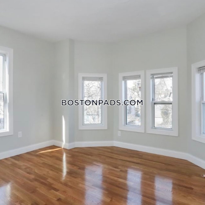 Boston - $3,100 /mo