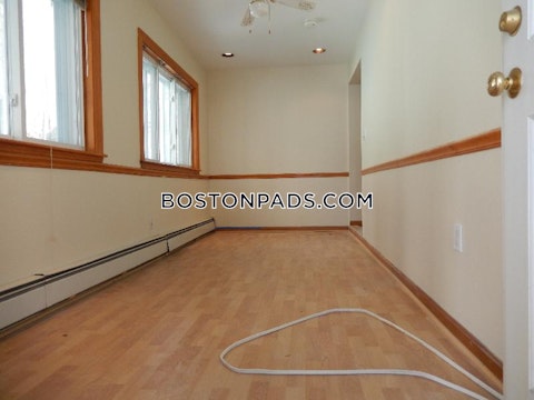 Leyden St. Boston photo 11