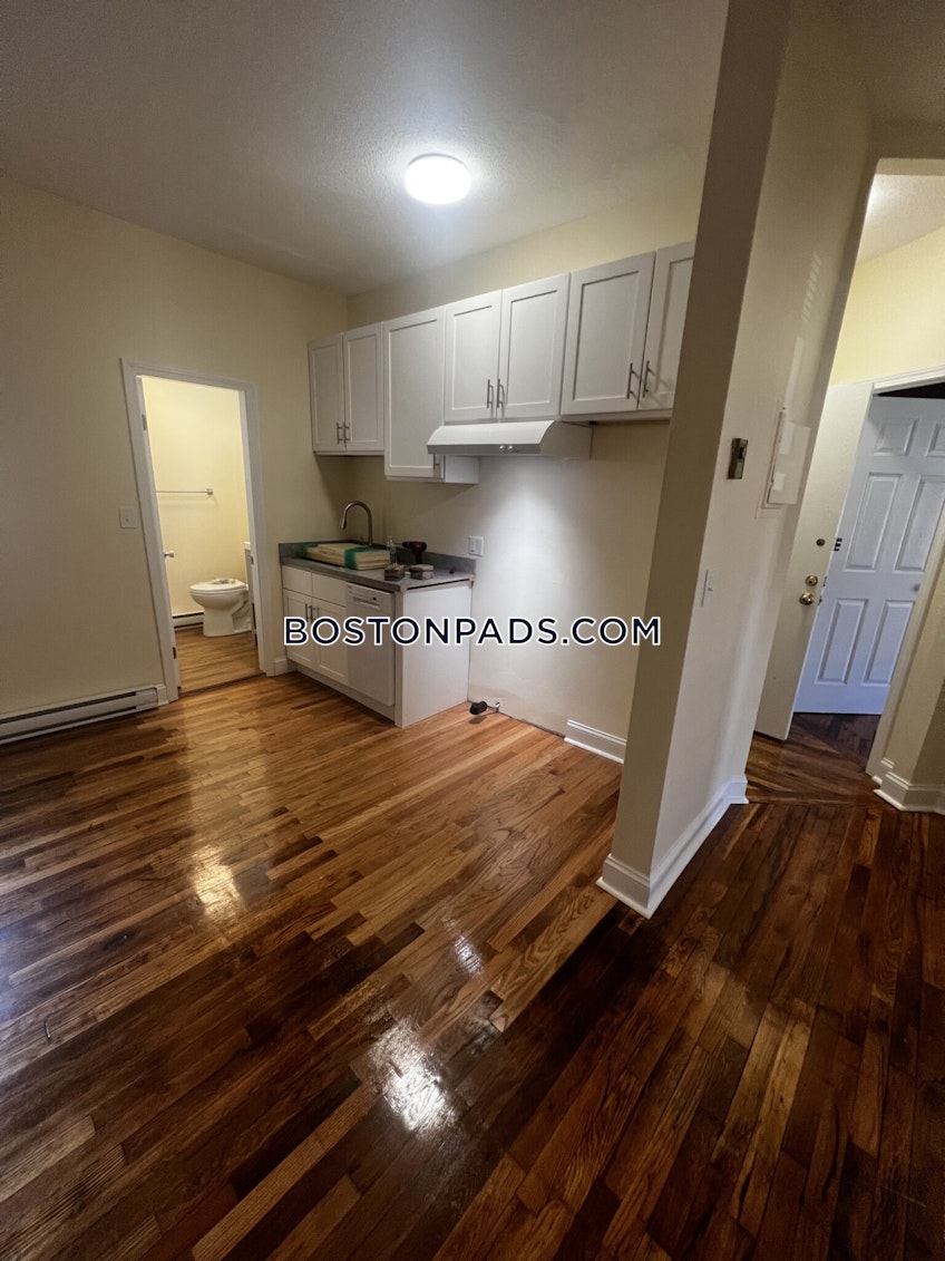 Boston - $3,045 /month