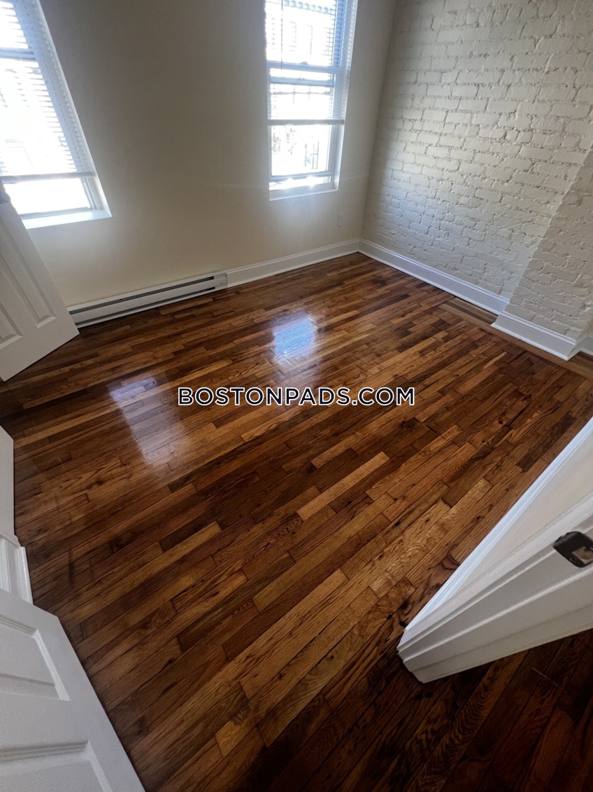 Boston - $3,045 /month