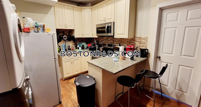 Boston - $5,400 /mo