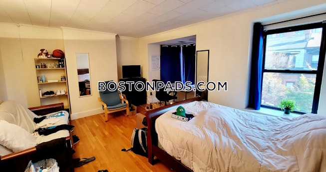 Boston - $5,400 /mo