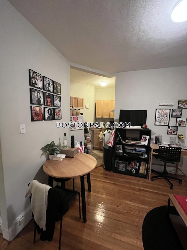 Boston - $2,450 /mo