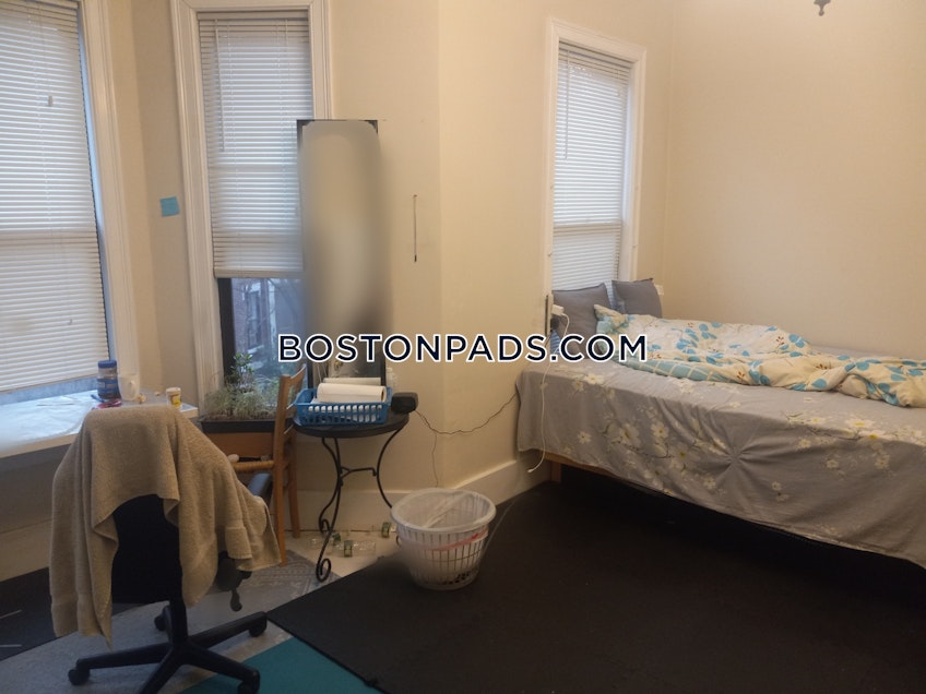 Boston - $5,400 /month