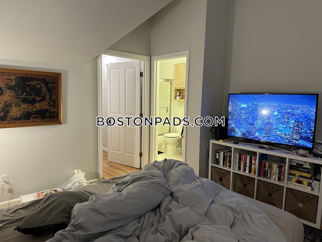 Boston - $6,600 /mo