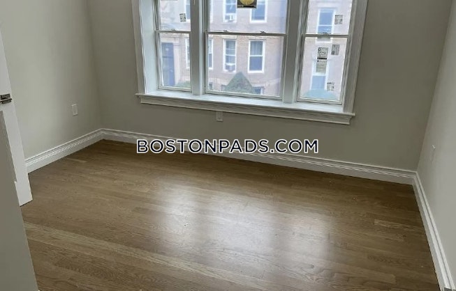Boston - $4,950 /mo