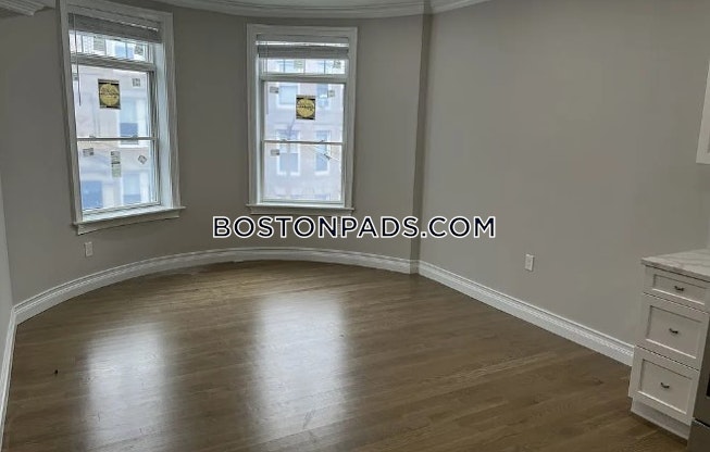 Boston - $4,950 /mo