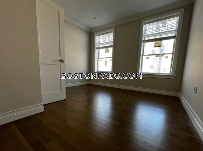 Boston - $4,895 /month