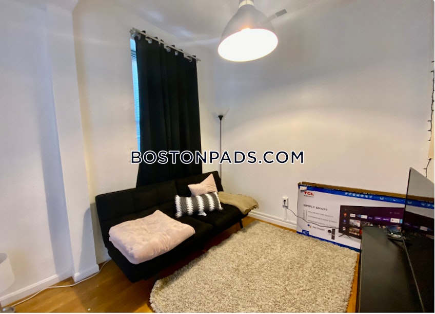 Boston - $3,900 /month