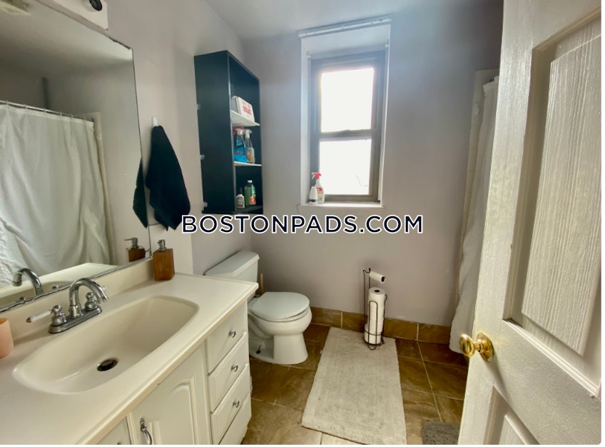 Boston - $3,900 /month