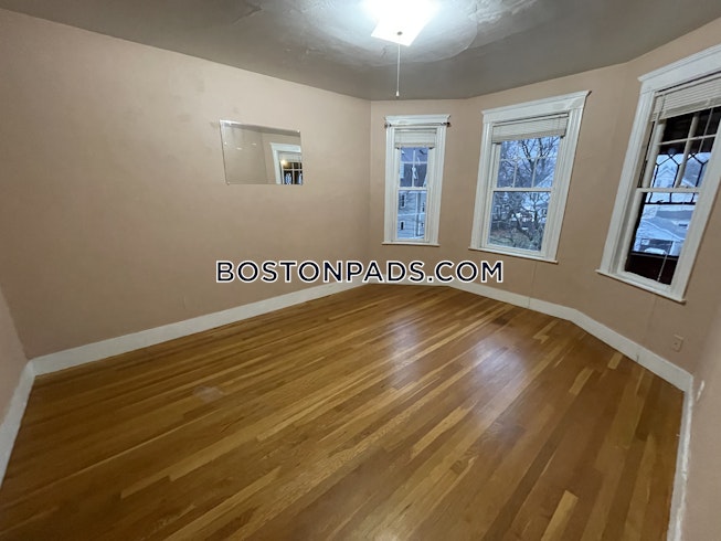 Boston - $3,000 /mo