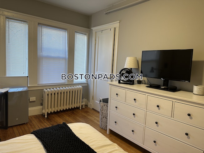 Boston - $2,200 /mo