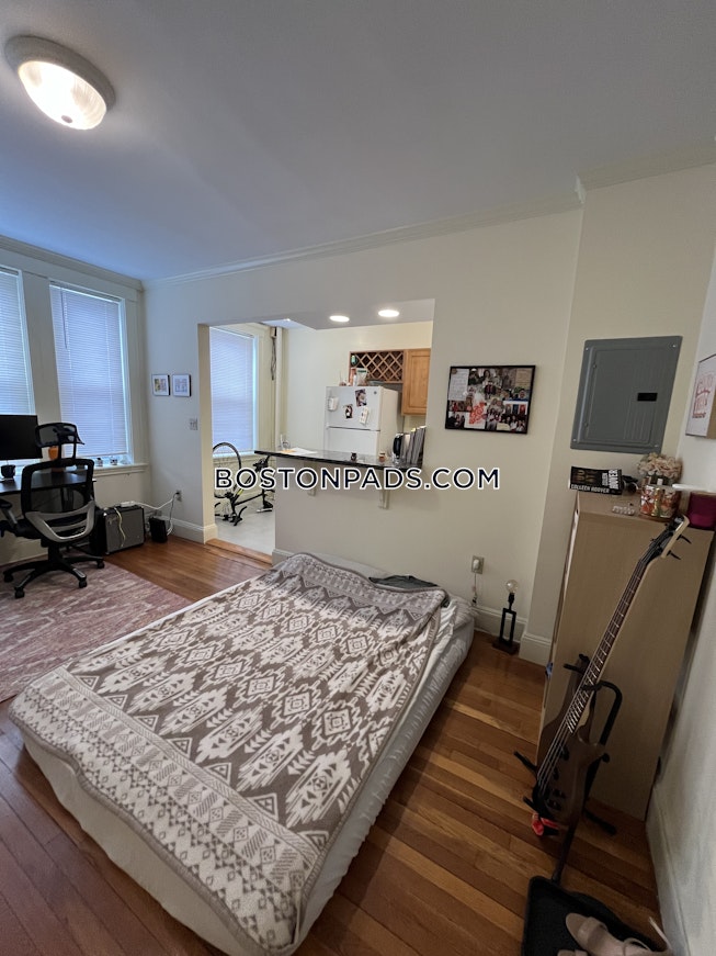 Boston - $2,350 /mo