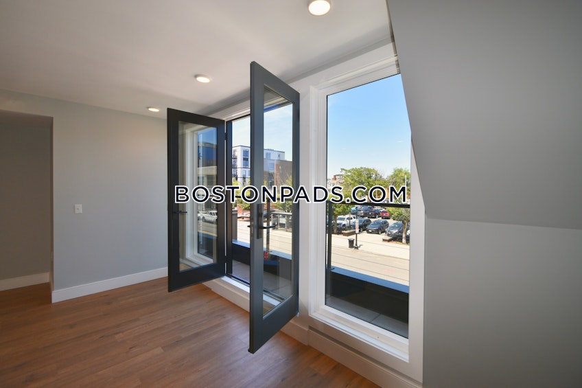 Boston - $7,220 /month