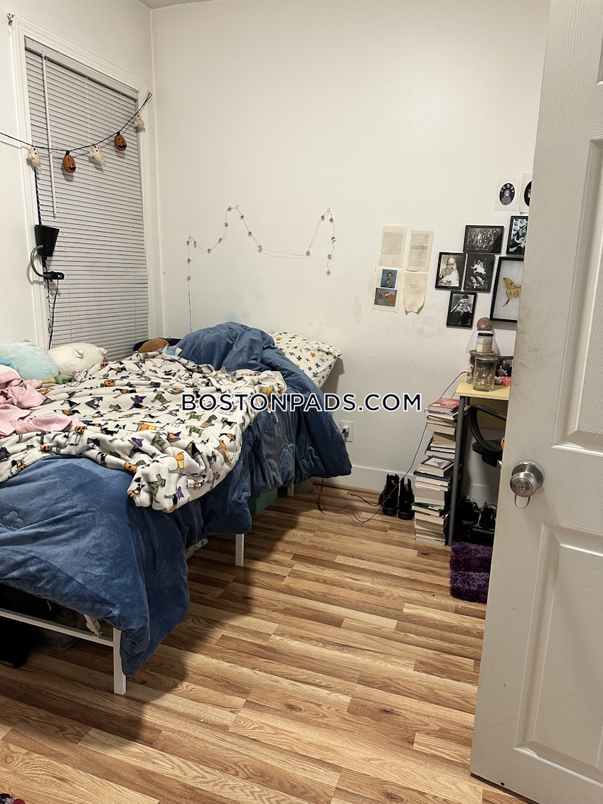 Boston - $2,700 /month