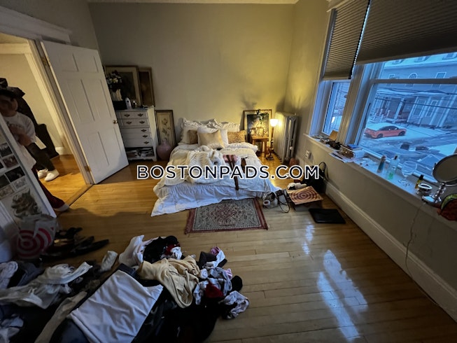 Boston - $4,200 /mo