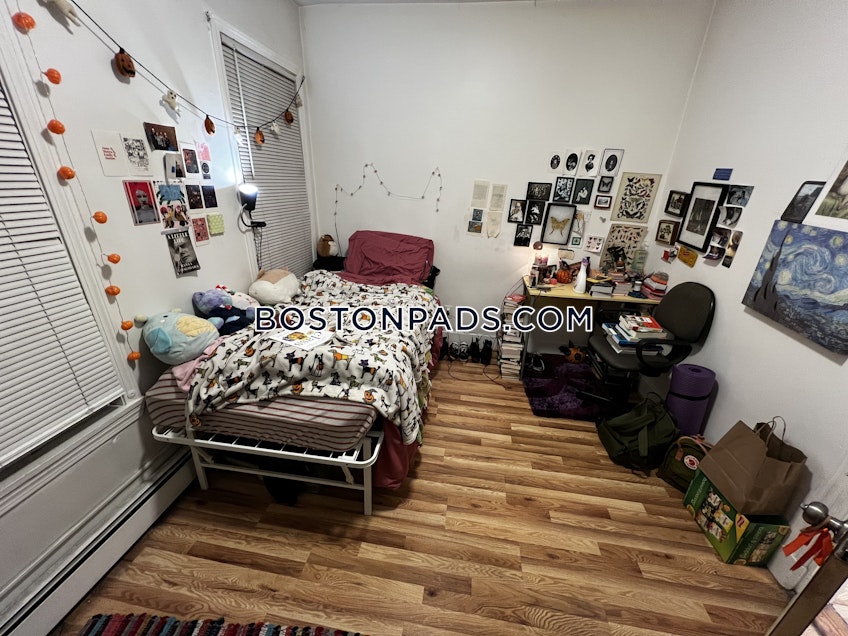 Boston - $2,700 /month