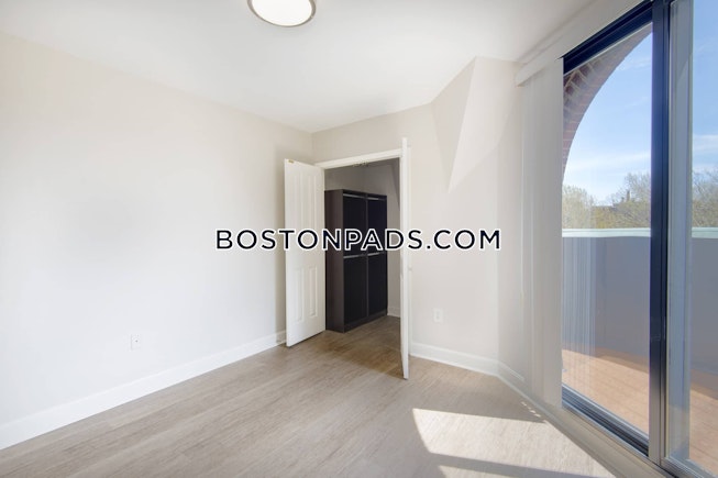 Boston - $4,524 /mo