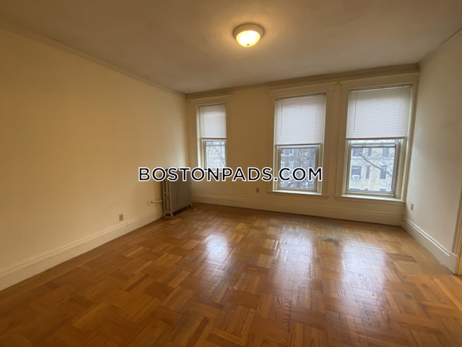 Boston - $2,450 /mo