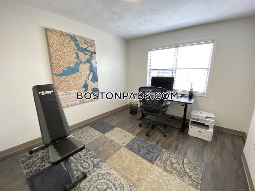 Boston - $2,895 /month