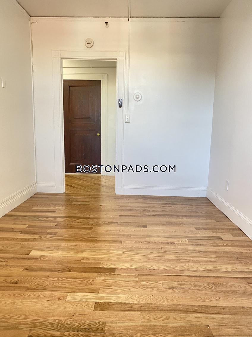 Boston - $5,850 /month