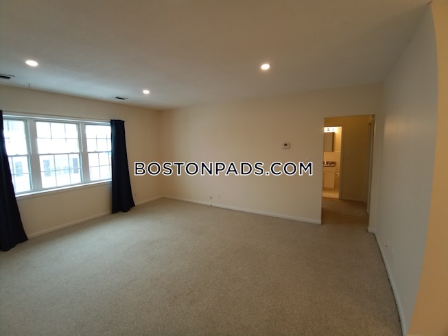 Boston - $2,700 /mo